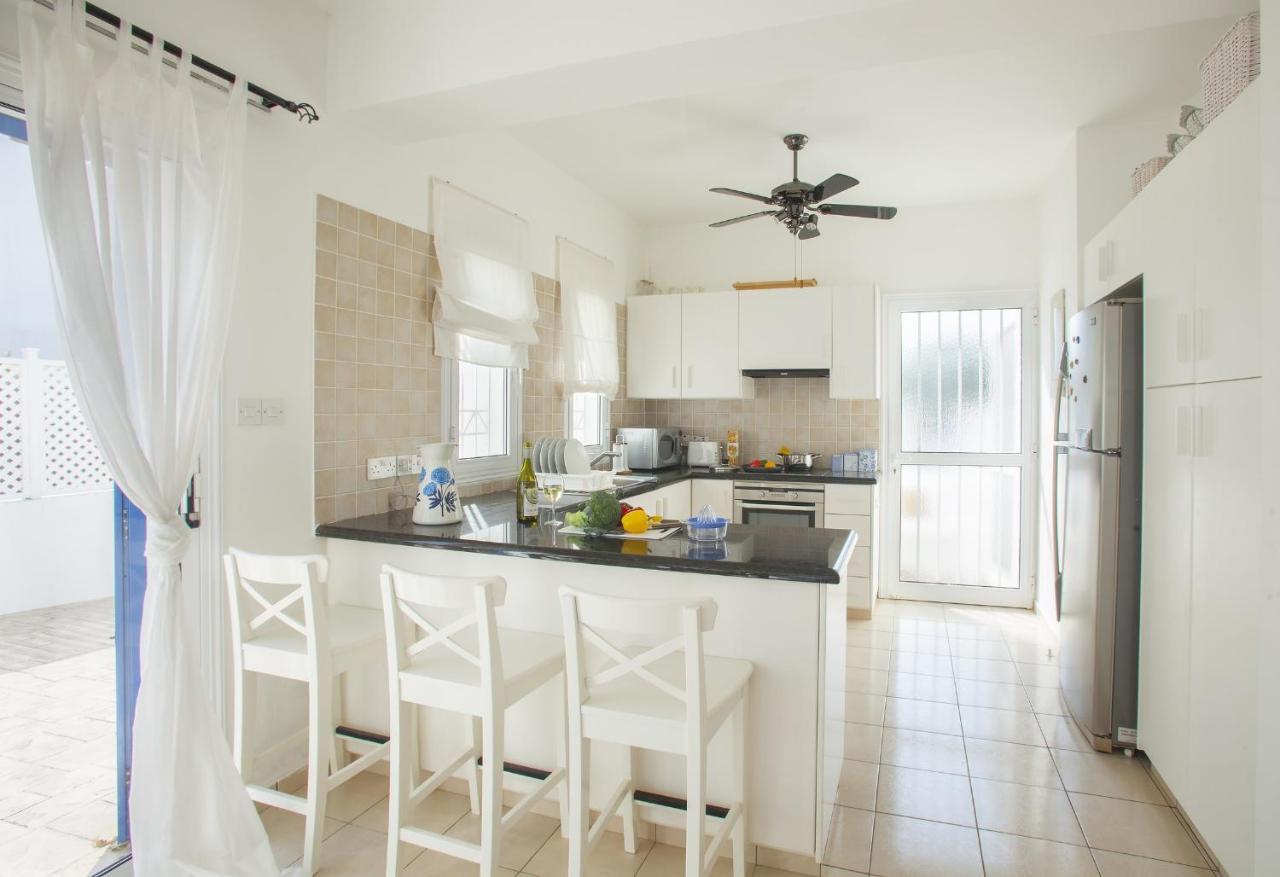 Mimoza Seafront Villa Protaras Extérieur photo